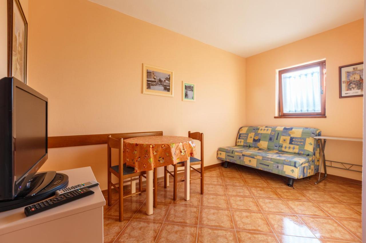 Ferienwohnung Alda-App Funtana Exterior foto